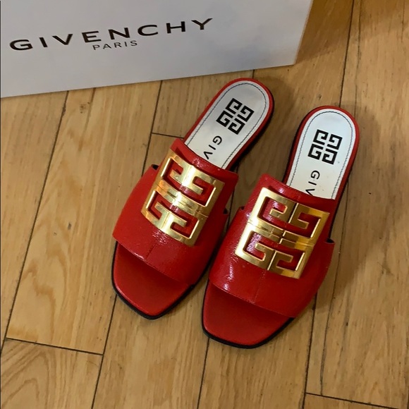 Givenchy 4G Leather Sandals in Grained Leather - Picture 2 of 5